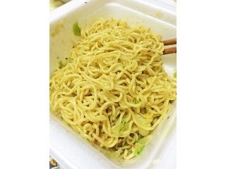 「明星 一平ちゃん夜店の焼そば 20周年特別企画 タイ風グリーンカレー味 カップ120g」のクチコミ画像 by mikimaruさん