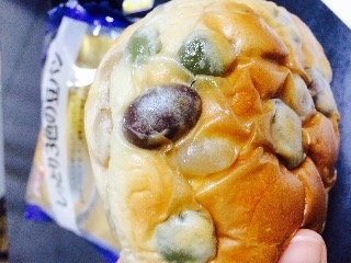 「ヤマザキ おいしい菓子パン しっとり3色の豆パン 袋1個」のクチコミ画像 by レビュアーさん