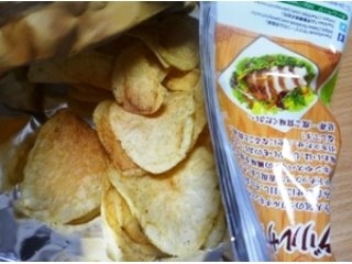 「山芳製菓 ポテトチップス グリルサラダ味 袋50g」のクチコミ画像 by chihorinさん