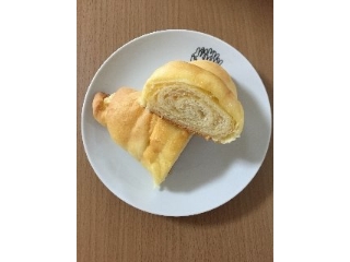 「ヤマザキ おいしい菓子パン メロンクロワッサン 袋1個」のクチコミ画像 by MOKAさん