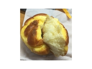 「ヤマザキ 北海道味めぐり 十勝産チーズのチーズクリームパン 袋1個」のクチコミ画像 by かんにゃまんさん
