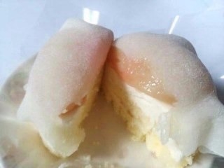 「アンテノール 白桃のチーズ大福」のクチコミ画像 by いちごみるうさん