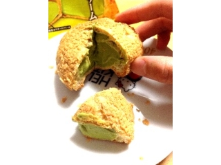 「ファミリーマート Sweets＋ 抹茶のシュークリーム 袋1個」のクチコミ画像 by kikikiさん