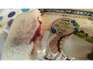 「ヤマザキ ランチパック ブルーベリージャム＆レアチーズ風味クリーム 袋2枚」のクチコミ画像 by taaさん