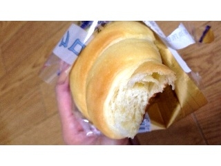 「ヤマザキ おいしい菓子パン メロンクロワッサン 袋1個」のクチコミ画像 by ココアプリンさん