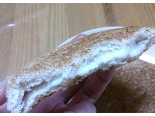 「フジパン 全粒粉スナックサンド 3種のチーズ 袋2個」のクチコミ画像 by レビュアーさん