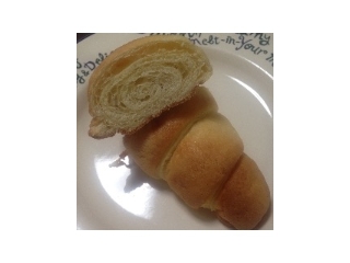 「ヤマザキ おいしい菓子パン メロンクロワッサン 袋1個」のクチコミ画像 by かずなさん