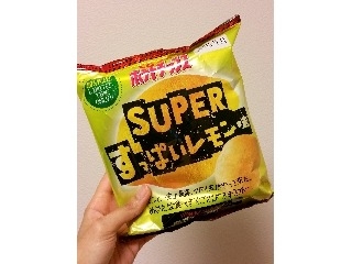 「カルビー ポテトチップス SUPERすっぱいレモン味 袋65g」のクチコミ画像 by ニャンさん