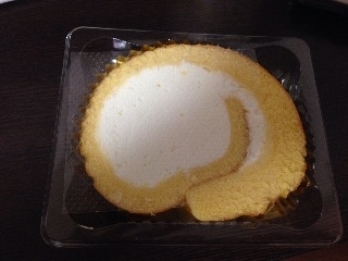 「セブン-イレブン たっぷりクリーム至福のロールケーキ 袋1個」のクチコミ画像 by aiminさん