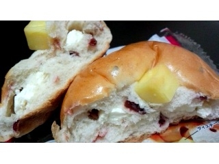「Pasco クランベリーチーズパン 袋1個」のクチコミ画像 by Kotoさん