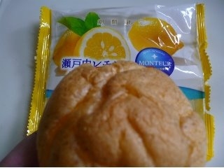 「モンテール 小さな洋菓子店 瀬戸内レモンのシュークリーム 袋1個」のクチコミ画像 by みどりんMさん