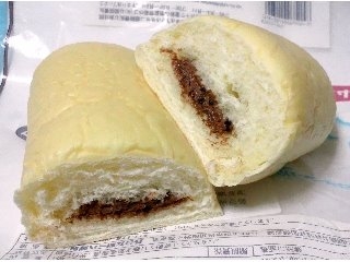 「ヤマザキ ホワイトコッペパン クッキークランチ入りチョコクリーム 袋1個」のクチコミ画像 by つなさん