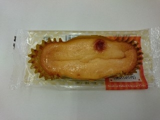 「ファミリーマート Sweets＋ 濃厚ベイクドチーズケーキ 袋1個」のクチコミ画像 by じばにゃんさん