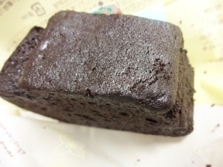 「ファミリーマート Sweets＋ 厚切りチョコケーキ 袋1個」のクチコミ画像 by レビュアーさん