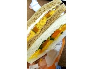 「ローソン MACHI cafe’ パンプキンサラダサンド 袋2個」のクチコミ画像 by もっこさん