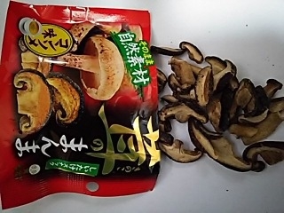 「UHA味覚糖 茸のまんま しいたけ コンソメ味 袋15g」のクチコミ画像 by REMIXさん
