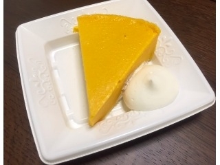 「ファミリーマート Sweets＋ 北海道産かぼちゃのケーキ」のクチコミ画像 by Kotoさん