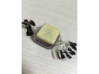「寺沢製菓 お値打いちばん ミルク＆ホワイトチョコ 61g」のクチコミ画像 by みゆとさん