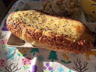 「第一パン あらびき胡椒とチーズのパン 袋1個」のクチコミ画像 by こまめまめこさん