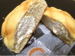 「ファミリーマート こだわりパン工房 ホイップメロンパン」のクチコミ画像 by Kotoさん