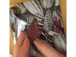 「明治 ザ・チョコレート 香るカカオ 箱52g」のクチコミ画像 by ちぇるるさん