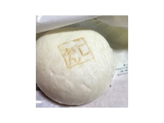 「ファミリーマート 北海道十勝産小豆のなめらかこしあんまん ごまあん」のクチコミ画像 by paguyosh47さん