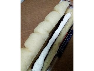 「札幌パリ ロイズチョコクリーム＆ホイップサンド 袋1個」のクチコミ画像 by もっこさん