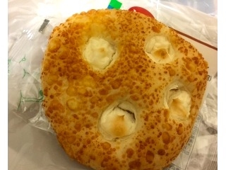 「ファミリーマート 塩チーズパン」のクチコミ画像 by Kotoさん