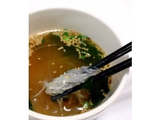 「日本ドライフーズ スープ春雨 わかめ醤油味 おなかがペコリこばらナビ 袋16.1g×5」のクチコミ画像 by つなさん