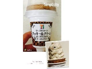 「セブンプレミアム ワッフルコーン クッキー＆クリーム カップ185ml」のクチコミ画像 by ami___8787さん