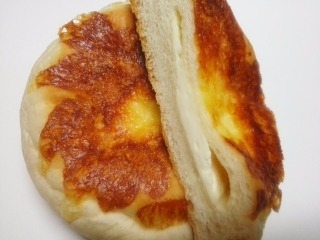 「ローソン 焼チーズパン クリームチーズ 袋1個」のクチコミ画像 by レビュアーさん