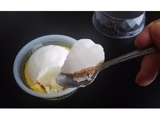 「ローソン Uchi Cafe’ SWEETS プレミアムロールケーキアイス カップ118ml」のクチコミ画像 by くりおねごはんさん