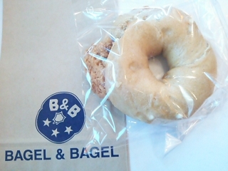 「BAGEL＆BAGEL プレミアムベーグル きなこ＆きなこ 1個」のクチコミ画像 by いちごみるうさん