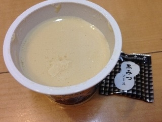 「雪印メグミルク 和とミルクデザート もっちり白ごま きなこ仕立て カップ110g」のクチコミ画像 by mnhsママさん