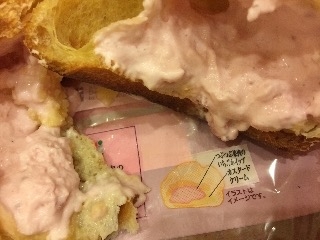 「セブン-イレブン つぶつぶ果肉のいちごシュー 袋1個」のクチコミ画像 by 好物は栗さん