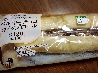 「ローソン 実りベーカリー 削りチョコをかけたベルギーチョコホイップロール 袋1個」のクチコミ画像 by kafuruさん