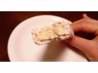 「井村屋 クリームチーズケーキアイス クリームチーズとクッキークランチ 袋70ml」のクチコミ画像 by aengさん