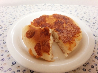 「ローソン 実りベーカリー カマンベールが入った焼チーズパン 袋1個」のクチコミ画像 by mogushimaさん