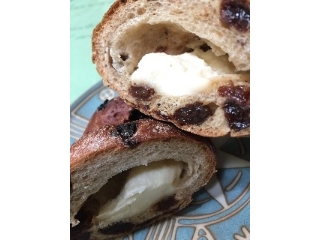 「ヤマザキ レーズンチーズクリームフランスパン 袋1個」のクチコミ画像 by makiponさん