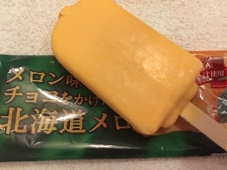 「ダイマル乳品 メロン味のチョコをかけた北海道メロン 袋90ml」のクチコミ画像 by 好物は栗さん