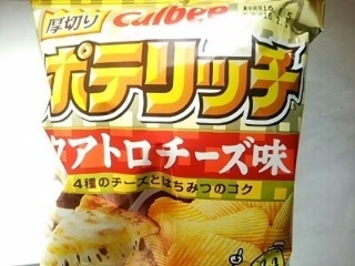 「カルビー ポテリッチ クアトロチーズ味 袋73g」のクチコミ画像 by いちごみるうさん