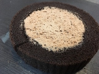 「ローソン Uchi Cafe’ SWEETS プレミアムチョコロールケーキ 袋1個」のクチコミ画像 by mnhsママさん