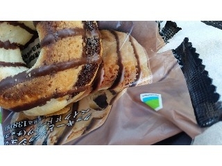 「ファミリーマート クッキーとデニッシュのベイクドドーナツ チョコ」のクチコミ画像 by レビュアーさん