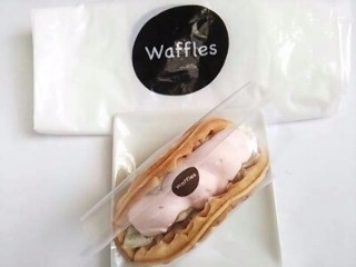 「Waffles クリームワッフル もち桜クリーム 1個」のクチコミ画像 by いちごみるうさん