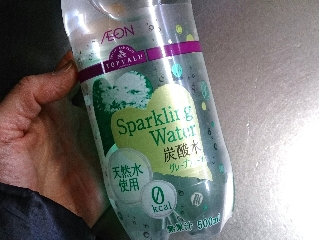 「トップバリュ 天然水でつくった炭酸水 グレープフルーツ 0kcal ペット500ml」のクチコミ画像 by レビュアーさん