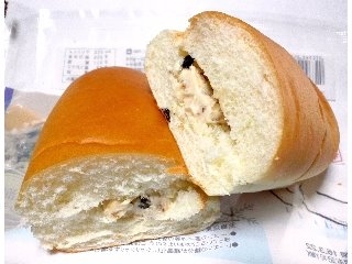 「ヤマザキ コッペパン レーズンバタークリーム 北海道産バター 袋1個」のクチコミ画像 by つなさん