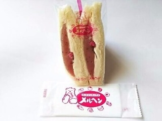 「メルヘン さくら生クリームサンドイッチ 袋2個」のクチコミ画像 by いちごみるうさん