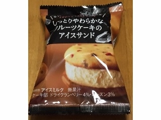 「ロッテ SWEETS SQUARE しっとりやわらかなフルーツケーキのアイスサンド 袋60ml」のクチコミ画像 by エリリさん