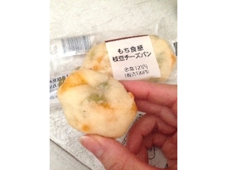 「ファミリーマート もち食感 枝豆チーズパン」のクチコミ画像 by ポロリさん