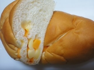 「ヤマザキ おいしい菓子パン 角切りチーズのクッペ 袋1個」のクチコミ画像 by レビュアーさん